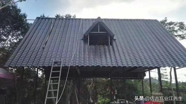 還在為舊房屋面翻新承重問(wèn)題考慮嗎?樹(shù)脂小青瓦幫你解決承重