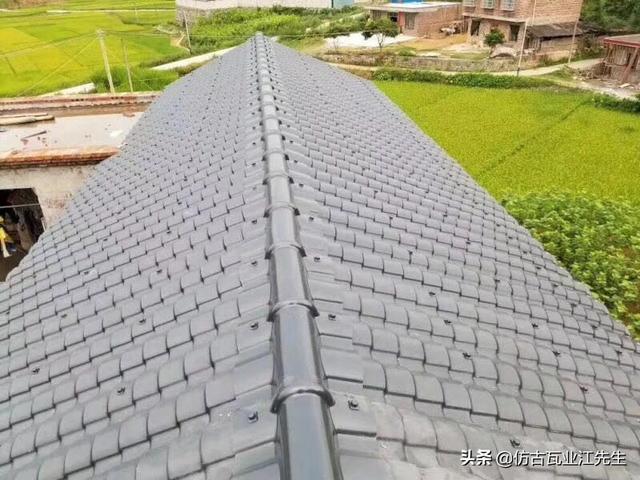 還在為舊房屋面翻新承重問(wèn)題考慮嗎?樹(shù)脂小青瓦幫你解決承重
